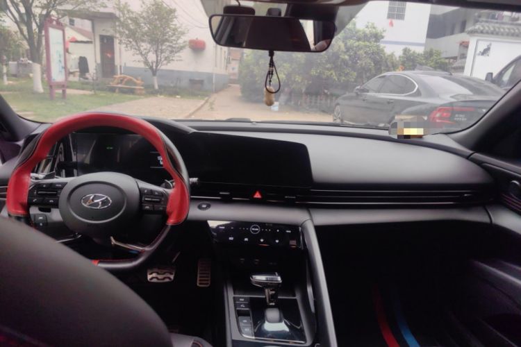 Used Hyundai Elantra 2021 240TGDi DCT LUX Prestige Edition Center Console