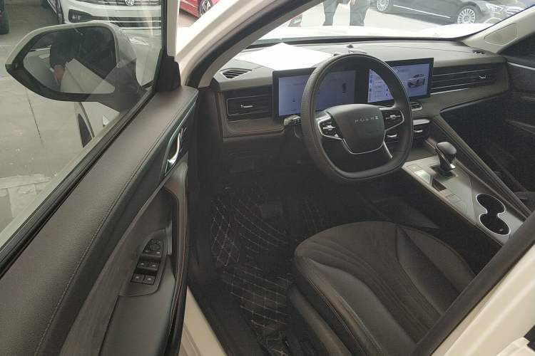 Used Roewe D5X DMH 2024 135 Tech Edition
