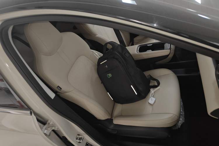 Used Wuling Bingo PLUS 2024 510 km Range 5-Seater Version Right Front Seat