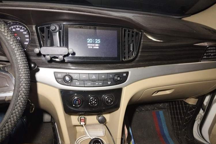 Used Baojun 730 2016 1.5L Manual Luxury Edition 7 Seats