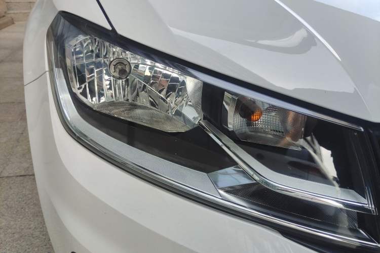 Used Volkswagen Santana 2019 1.5L Automatic Fashion Edition China VI Right Front Headlight