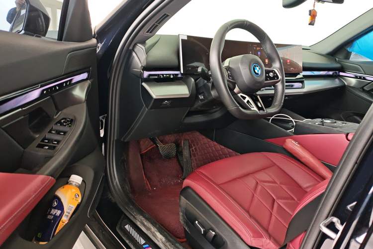 Used BMW i5 2025 eDrive 35L M Sport Package Interior 3