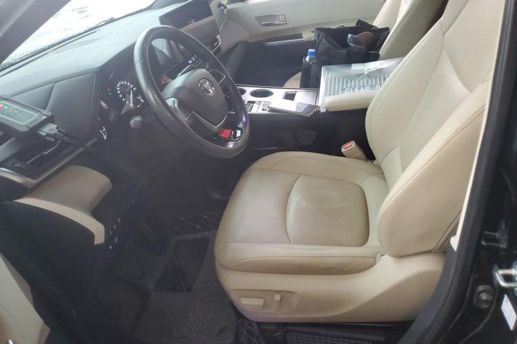 Used Toyota SIENNA 2021 2.5L Hybrid Premium Edition Left Front Seat