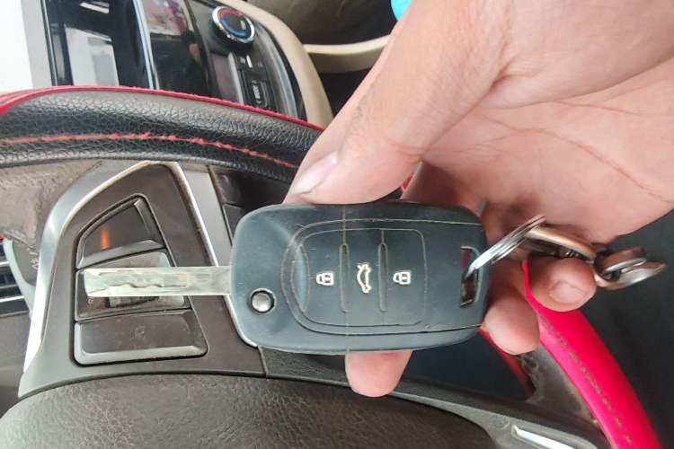 Used Baojun 730 2014 1.5L manual luxury trim 7 seats
