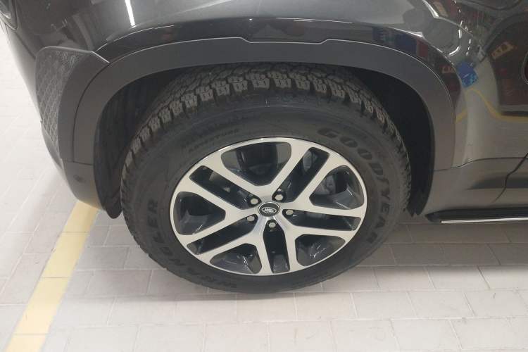 Used Land Rover Defender 2025 110 3.0T P400 Dark Edition Left Front Wheel Hub