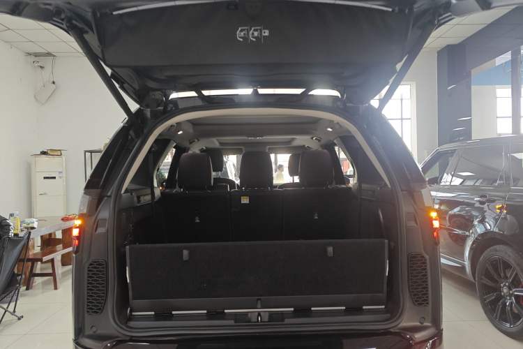 Used Land Rover Discovery 2021 360 PS R-Dynamic S