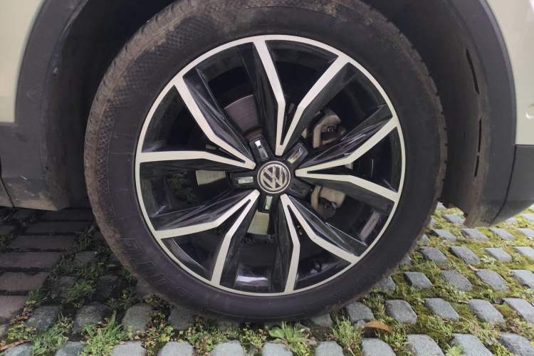 Used Volkswagen Tiguan L 2019 Revised 330TSI Automatic Two-Wheel Drive Smart & Luxury Edition China VI Standard Right Front Wheel Hub