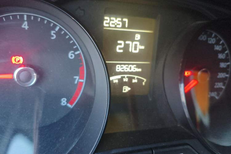 Used Volkswagen Lavida 2015 1.6L Manual Fashion Edition Odometer Close Up