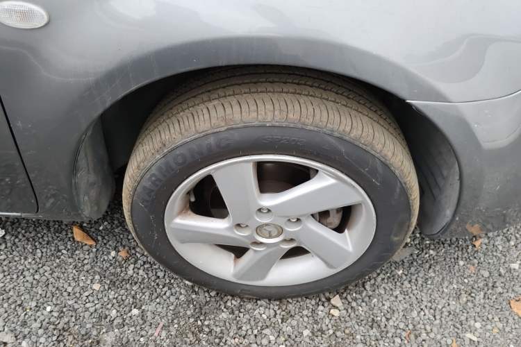 Used Mazda 6 2004 2.3L Automatic Tech Edition Right Front Wheel Hub