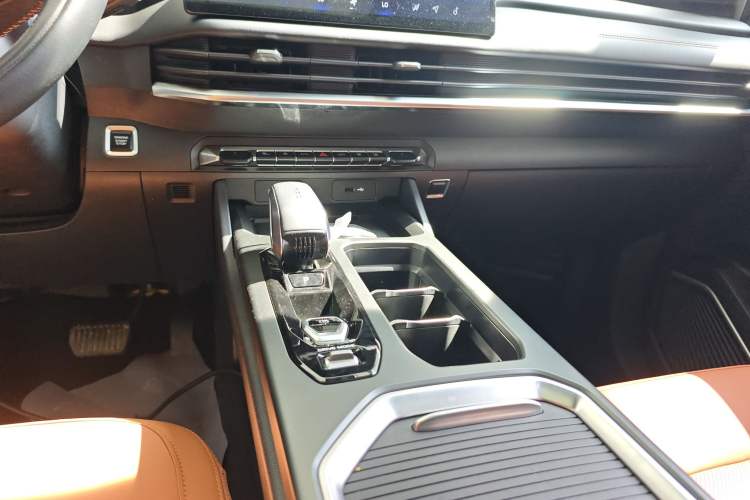 Used Geely Auto Haoyue L 2024 2.0T DCT Flagship Version
