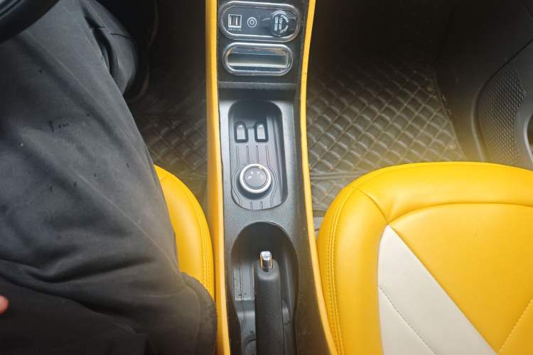 Used Wuling Hongguang MINIEV 2021 Macaron Premium Model – Lithium-NMC Gear Lever