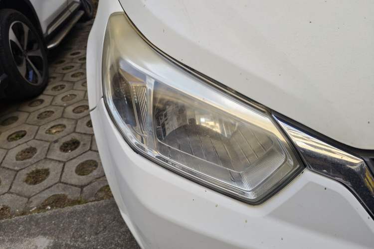 Used Venucia R50 2014 1.6L Automatic Splendid Edition