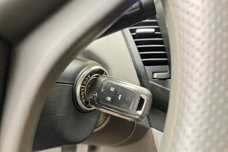 Used Chevrolet Cruze 2013 1.8L SE AT Interior 1