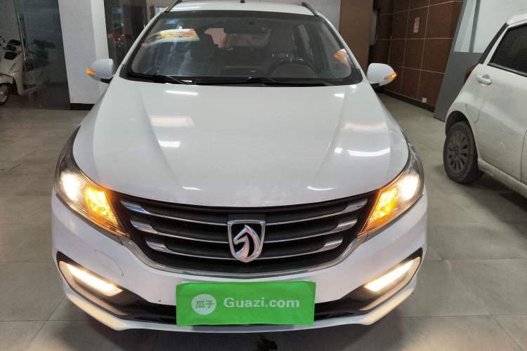 Used Baojun 310W 2017 1.5L Manual Fashion Model China V