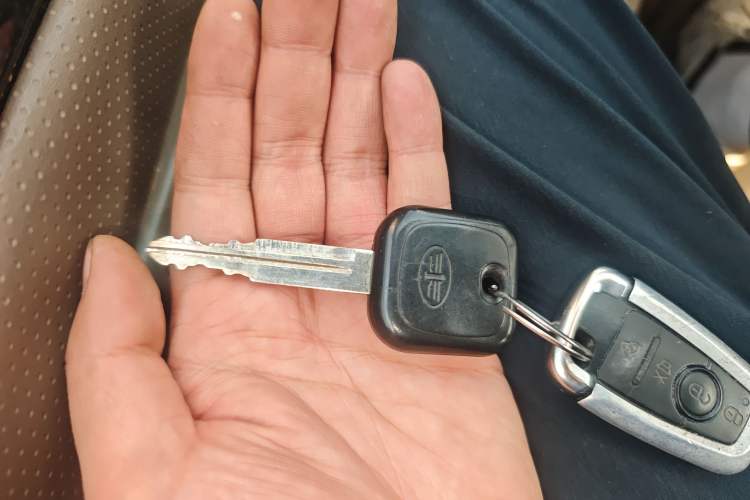 Used FAW Jiabao V70 2011 1.0L Standard Edition DA465QA
