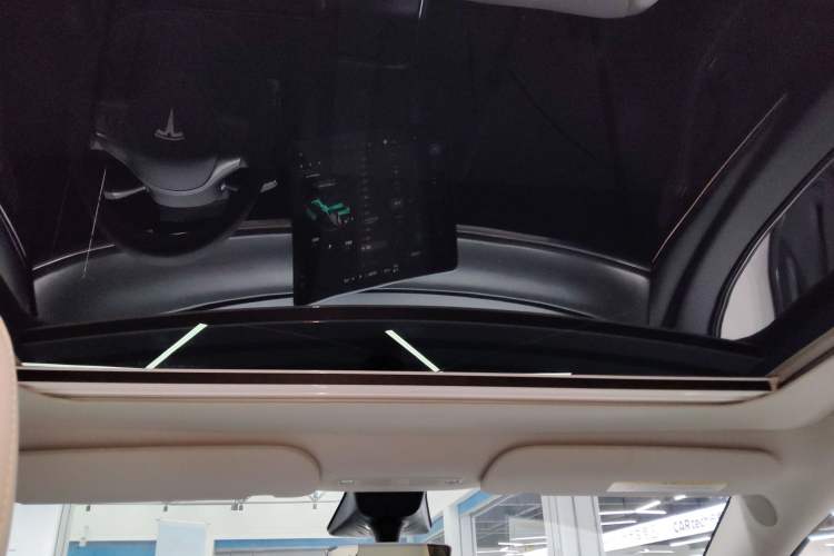 Used Tesla Model Y 2022 Long-Range All-Wheel-Drive Version
