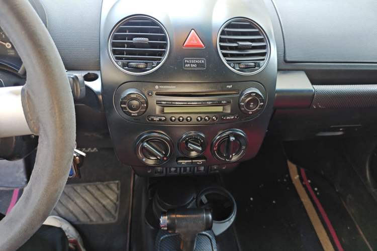 Used Volkswagen Beetle 2010 1.8T BlackOrange Luxury Edition Audio And AC Panel