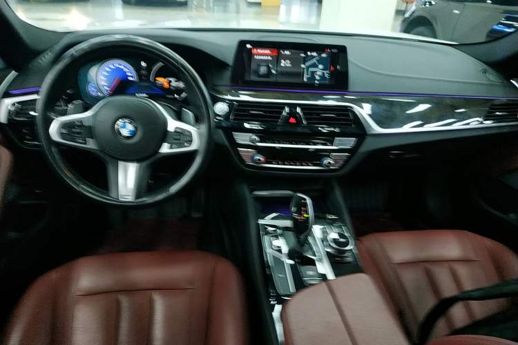 Used BMW 5 Series 2018 Restyled 530Li Leading Edition M Sport Package
