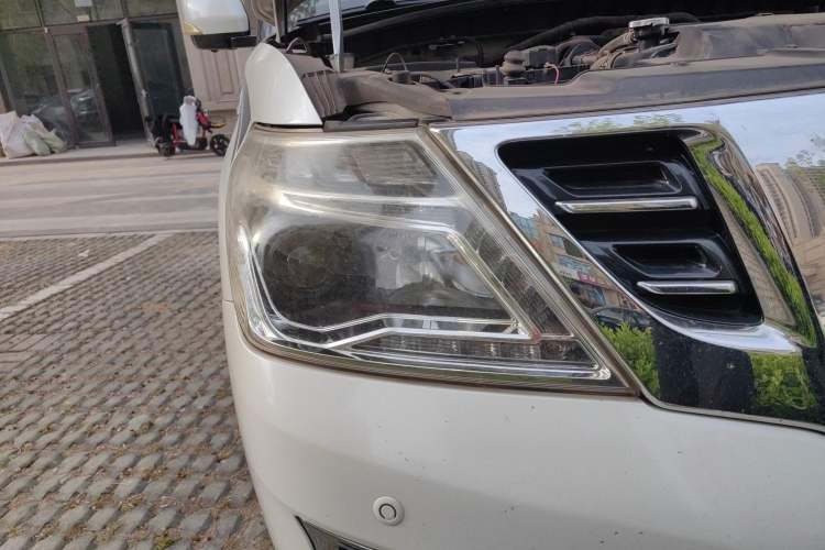 Used Nissan Patrol  Right Front Headlight