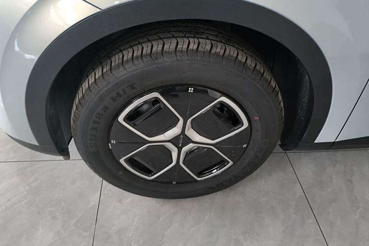 Used AION UT 2025 330 Starlight Edition Exterior 4