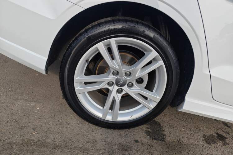 Used Audi A3 2020 Limousine 35 TFSI Fashion Edition China VI Emission Standard Right Rear Wheel Hub