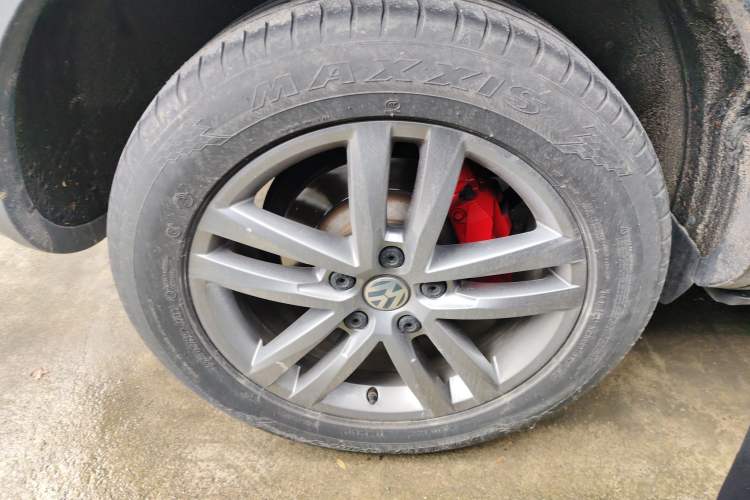 Used Volkswagen Touareg 2017 3.0 TSI Touareg Edition Right Rear Wheel Hub