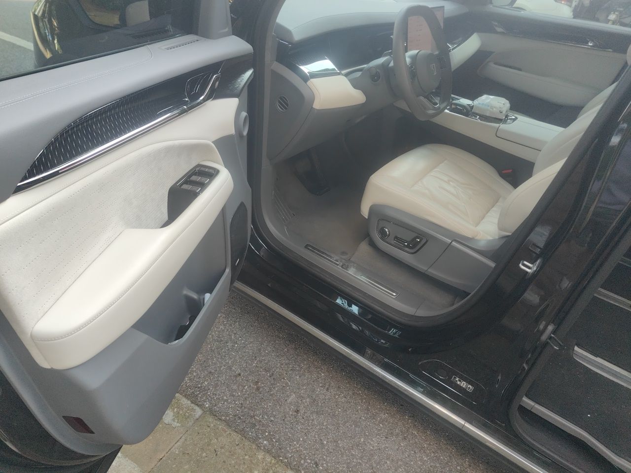 Zeekr 009 2024 7-Seater Walk-Through Version Four-Wheel Drive 108 kWh — снимка 16