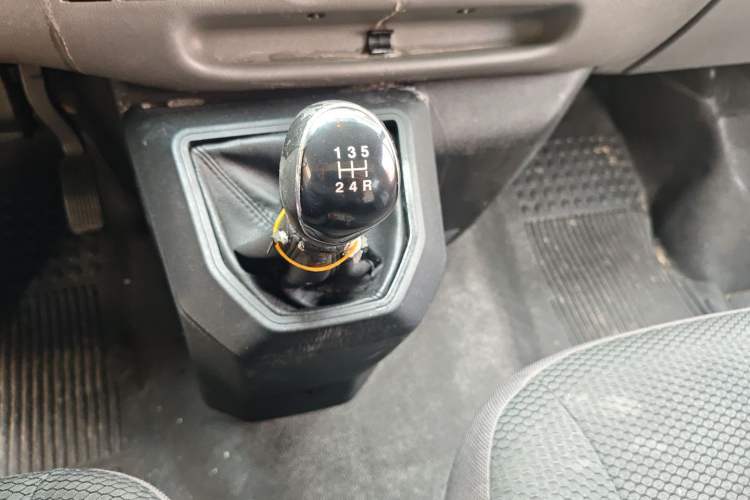 Used JMC Transit 2017 2.8T Commercial Version Short Wheelbase Mid-Roof 3-Seater JX493