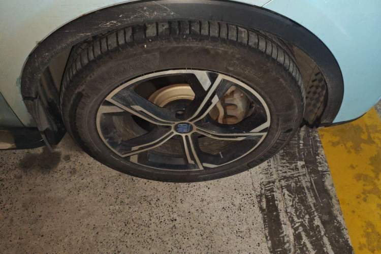 Used BYD Tang New Energy 2018 DM 2.0T All-Wheel Drive Smart Connect Advanced Model 7 Seats China V Emission Standard Right Front Wheel Hub