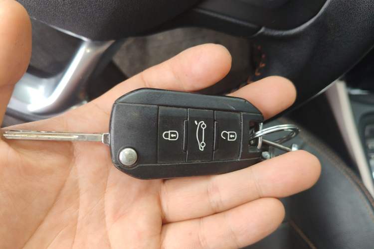 Used Peugeot 2008 2015 1.6THP Automatic Fashion Edition Vehicle Key