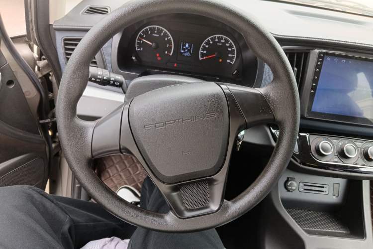 Used FORTHING Lingzhi 2024 M5L 1.5T Manual Base Model 7 Seats
