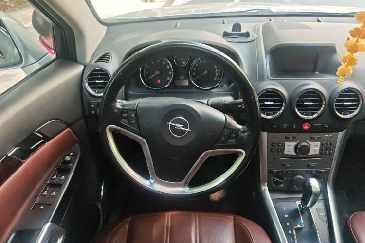 Used Opel Antara 2011 2.4 Luxury Two-Wheel-Drive Version
