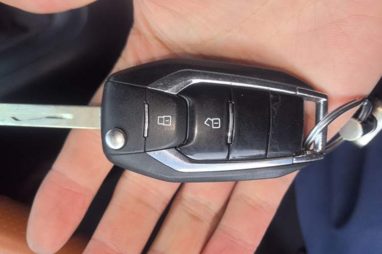 Used SAIC MAXUS G10 2023 2.0T Manual Multi-Function Version Diesel 7/8/9 Seats