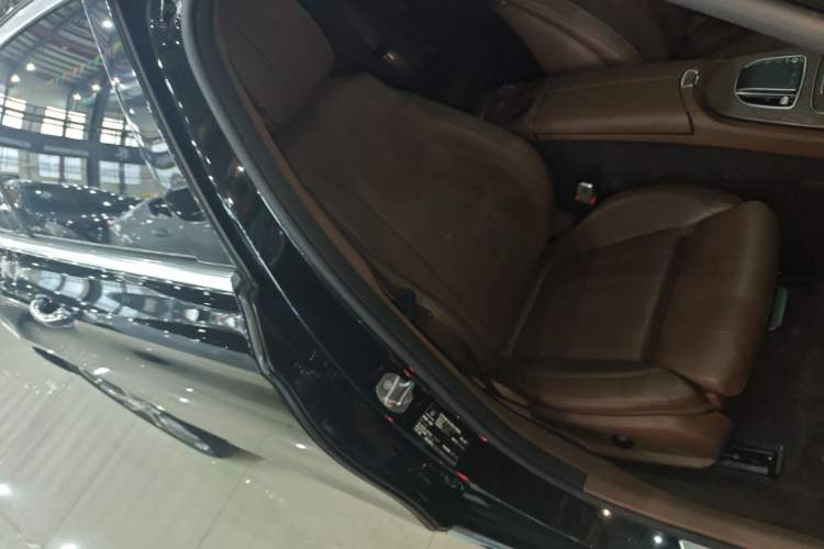 Used Mercedes-Benz E-Class 2019 E 260 L
