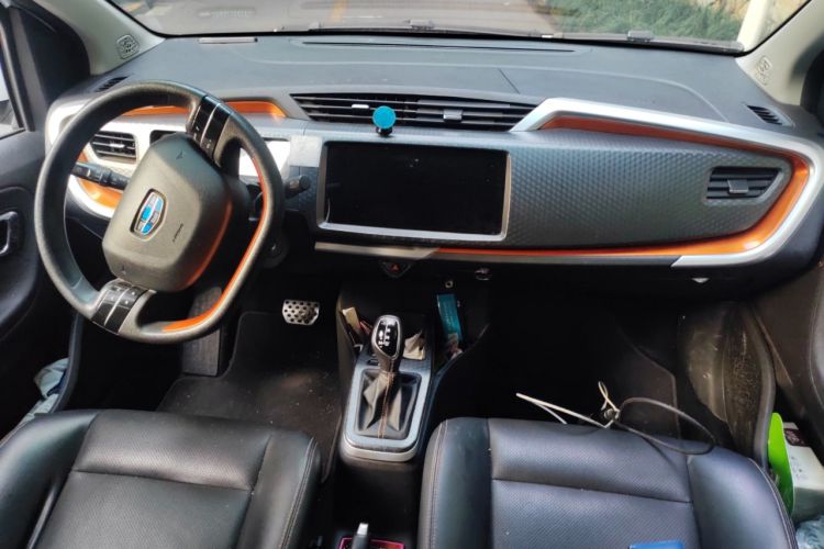 Used Geely Auto Vision X1 2017 1.3L Automatic Player Edition Center Console