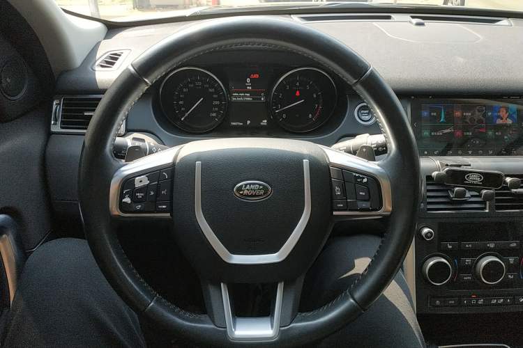 Used Land Rover Discovery Sport 2018 240 PS HSE Version
