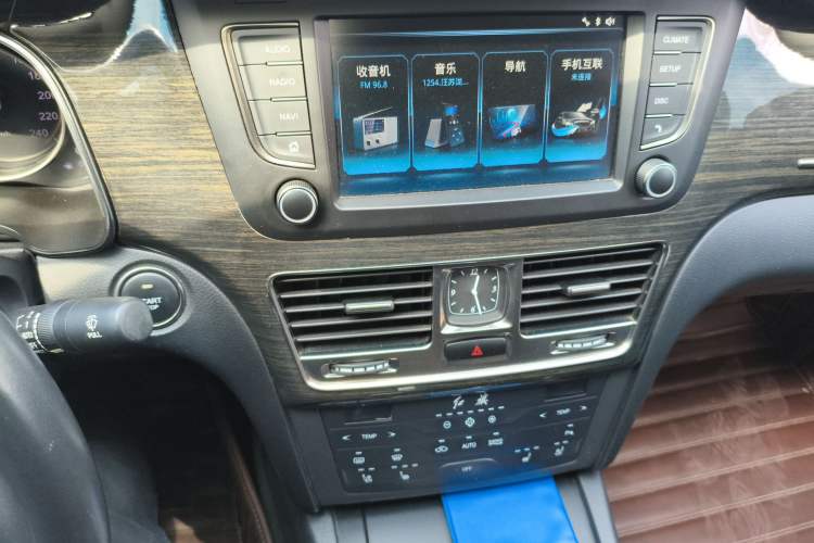 Used Hongqi H7 2017 2.0T Luxury Model Audio And AC Panel