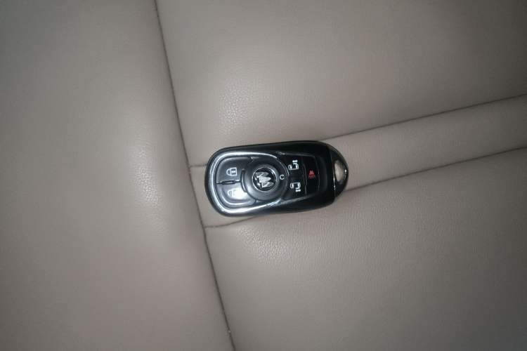 Used Buick GL8 2021 ES Land Cruiser 653T Luxury Edition Vehicle Key