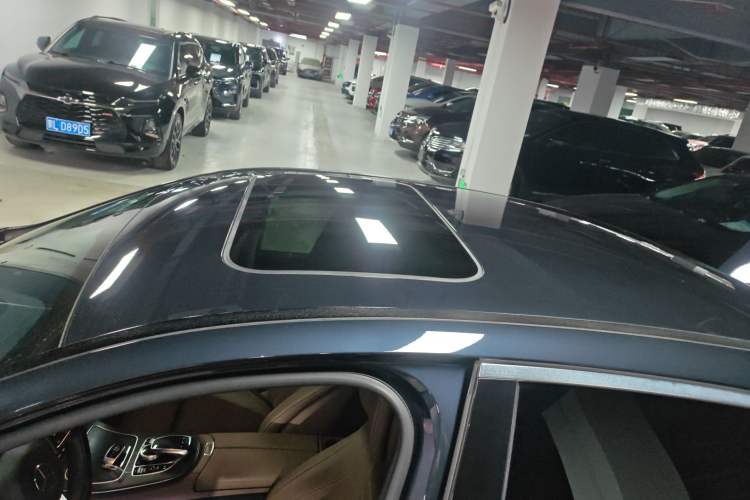 Used Mercedes-Benz E-Class 2018 E 200 L Sport Edition Roof