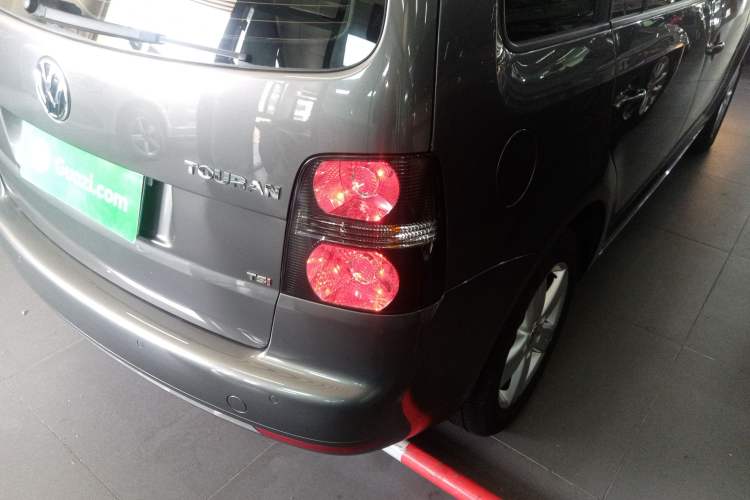 Used Volkswagen Touran 2015 1.4T Manual Fashion Edition 5-Seater Exterior 3