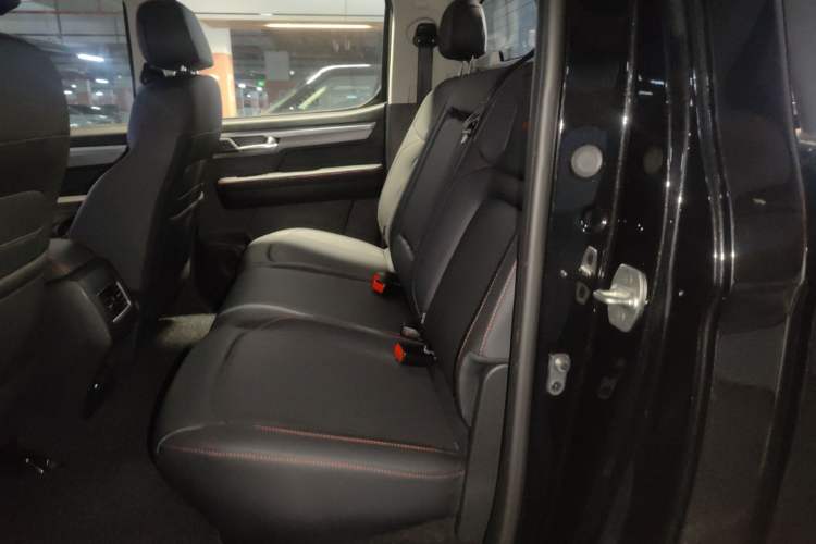 Used JAC Group Hantoo 2023 2.0T Automatic Diesel Two-Wheel-Drive Elite Model with Standard Dual Features