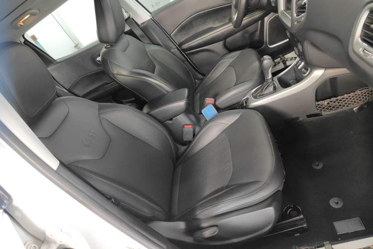 Used Jeep Compass 2017 200T Automatic Family Edition
