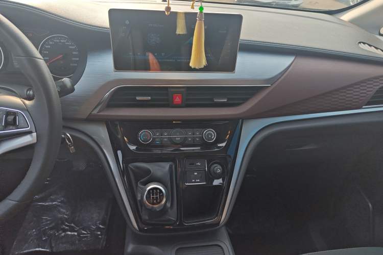 Used JAC Refine M3 2022 PLUS 1.8L 7-seater Standard Model