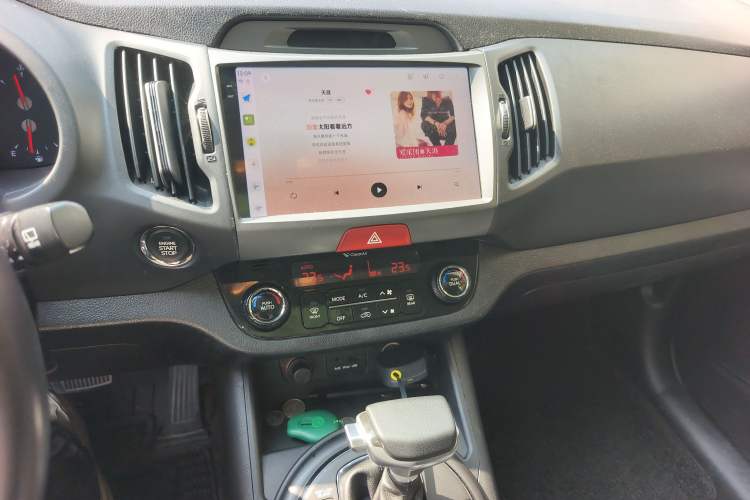 Used Kia Sportage R 2011 2.0L Automatic Two-Wheel Drive Premium Edition
