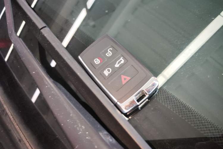 Used Land Rover Discovery Sport 2022 249 PS R-Dynamic S Performance Edition 5 Seats Vehicle Key