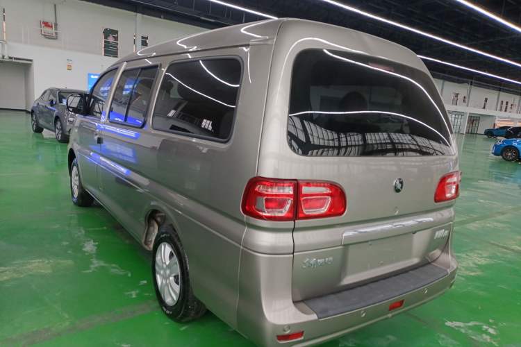 Used FORTHING Lingzhi 2023 M5L 1.6L Base Model 7 Seats
