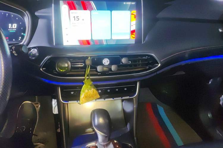 Used MG HS 2018 30T Automatic Two-Wheel Drive Trophy Edition—High-Octane V-Model Audio And AC Panel