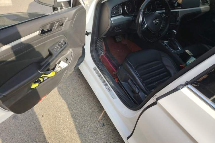 Used Volkswagen Lamando 2018 280TSI DSG Comfort Edition Driver Seat