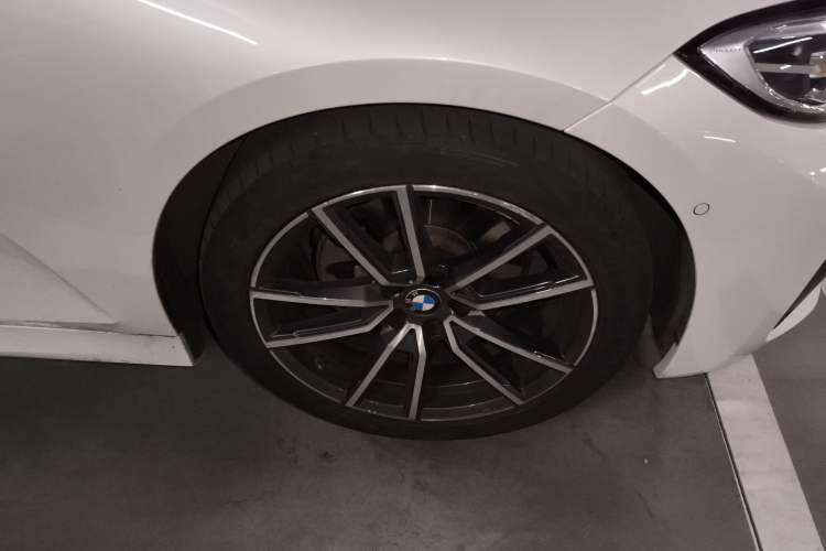 Used BMW 3 Series 2020 325Li M Sport Package Right Front Wheel Hub