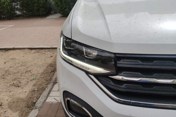 Used Volkswagen Tacqua 2020 1.5L Automatic Yue Right Front Headlight